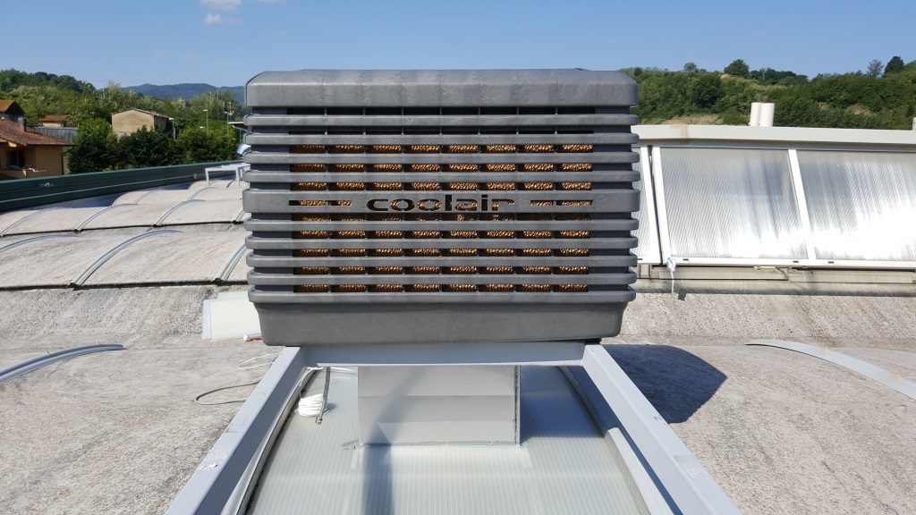 Coolair raffrescamento evaporativo installato sulla sommità del tetto